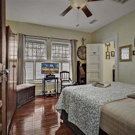 Granbury Gardens Bed And Breakfast 객실 사진