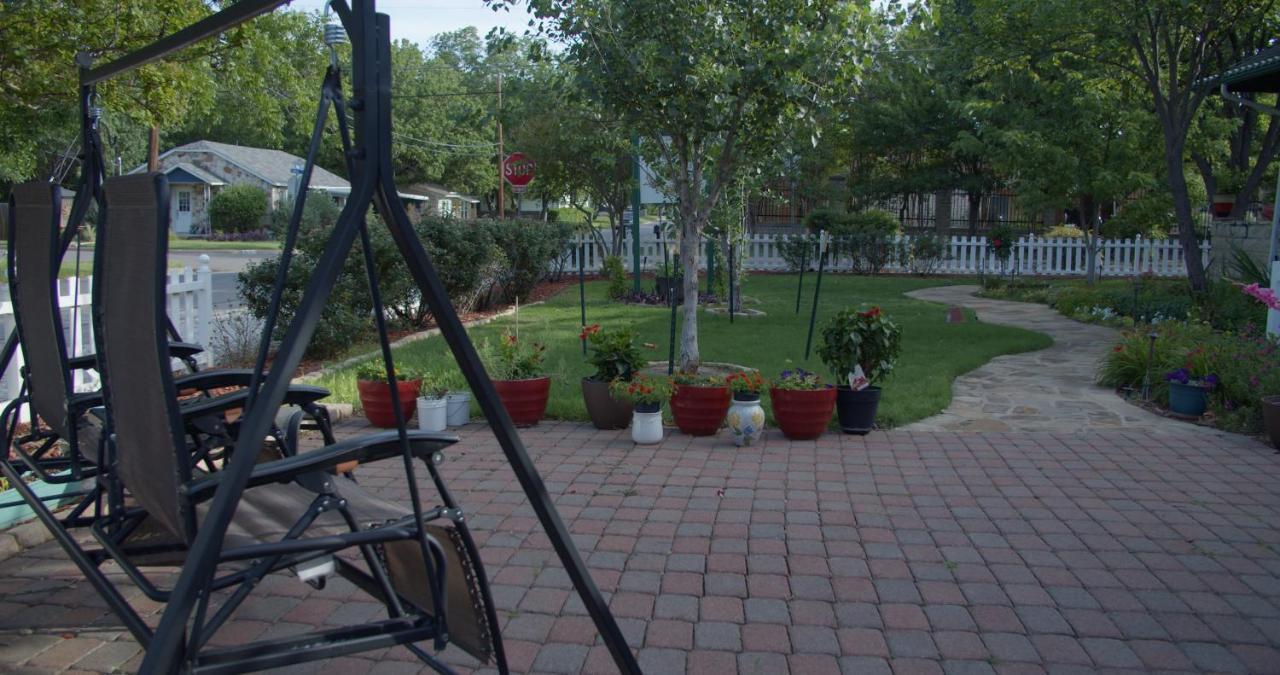 Granbury Gardens Bed And Breakfast 외부 사진