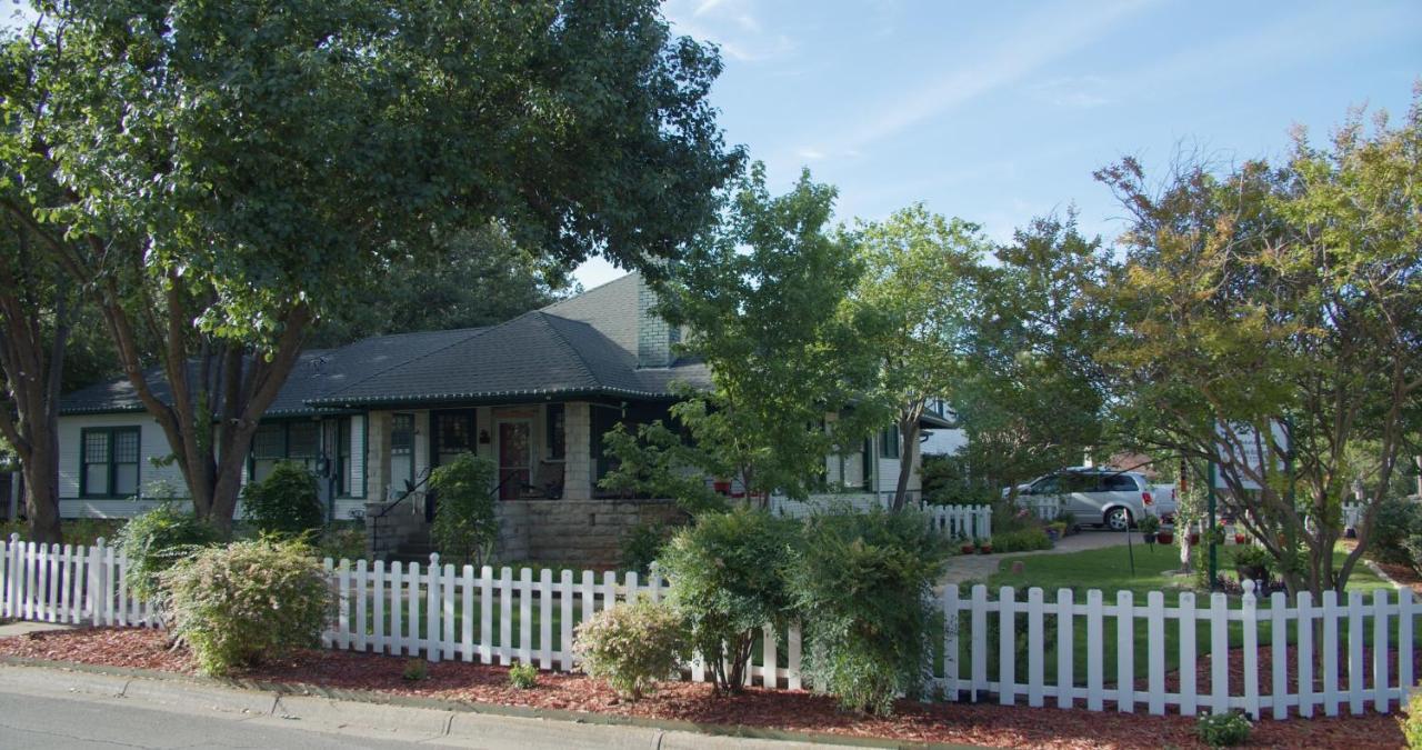 Granbury Gardens Bed And Breakfast 외부 사진