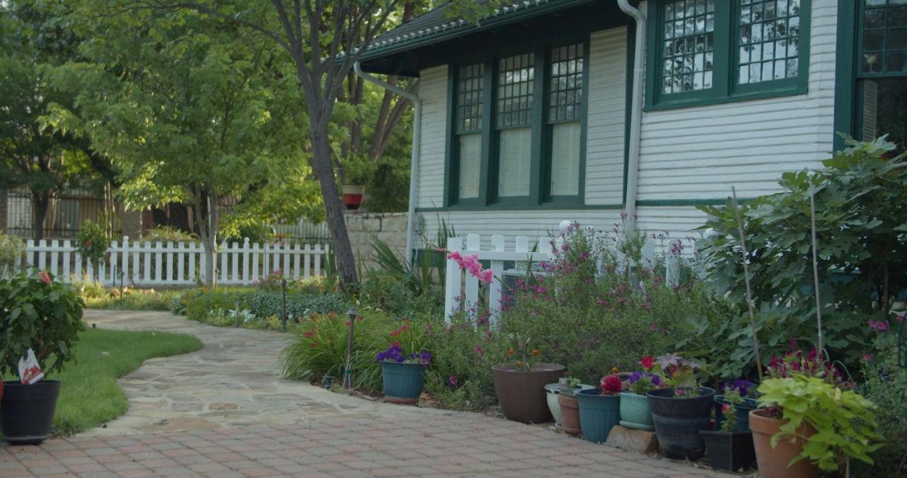 Granbury Gardens Bed And Breakfast 외부 사진