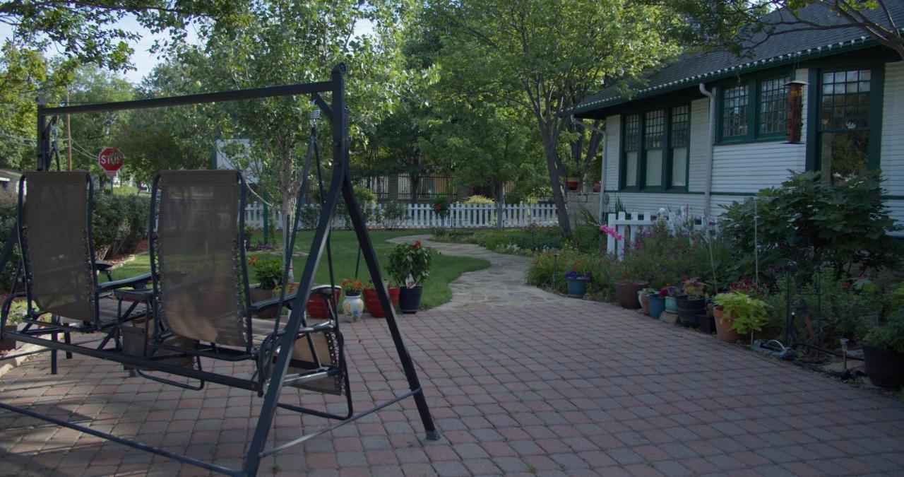 Granbury Gardens Bed And Breakfast 외부 사진