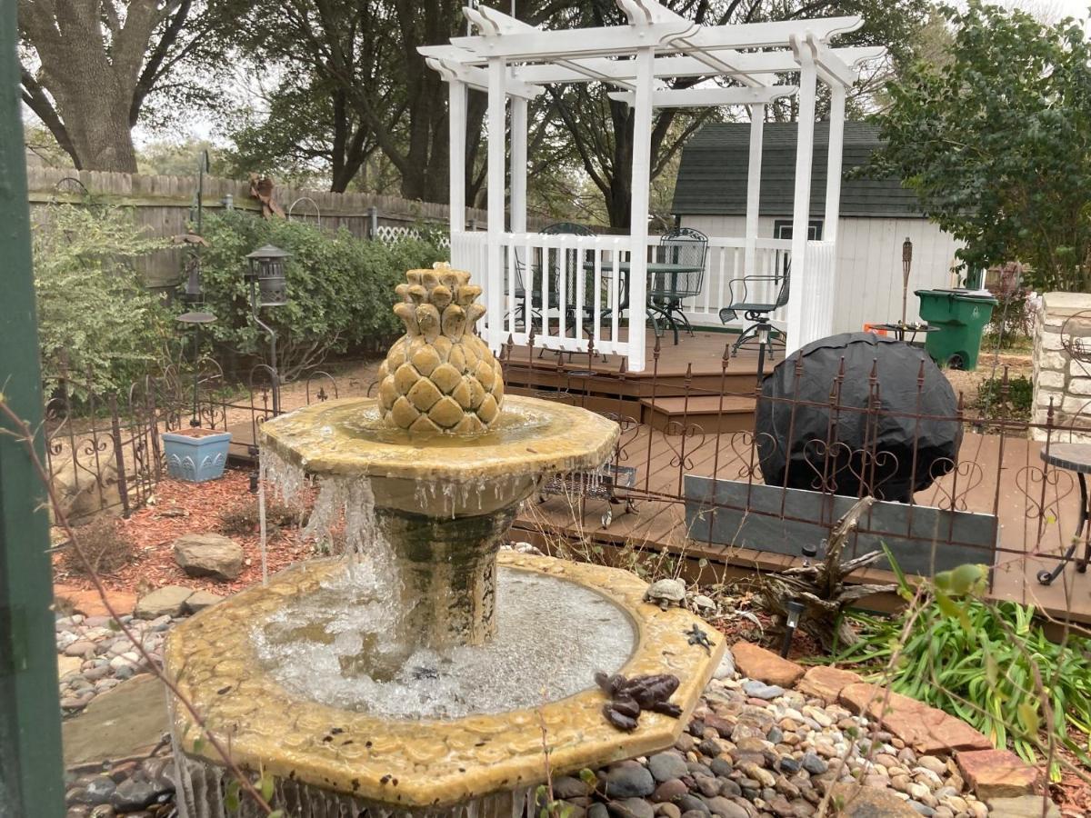 Granbury Gardens Bed And Breakfast 외부 사진