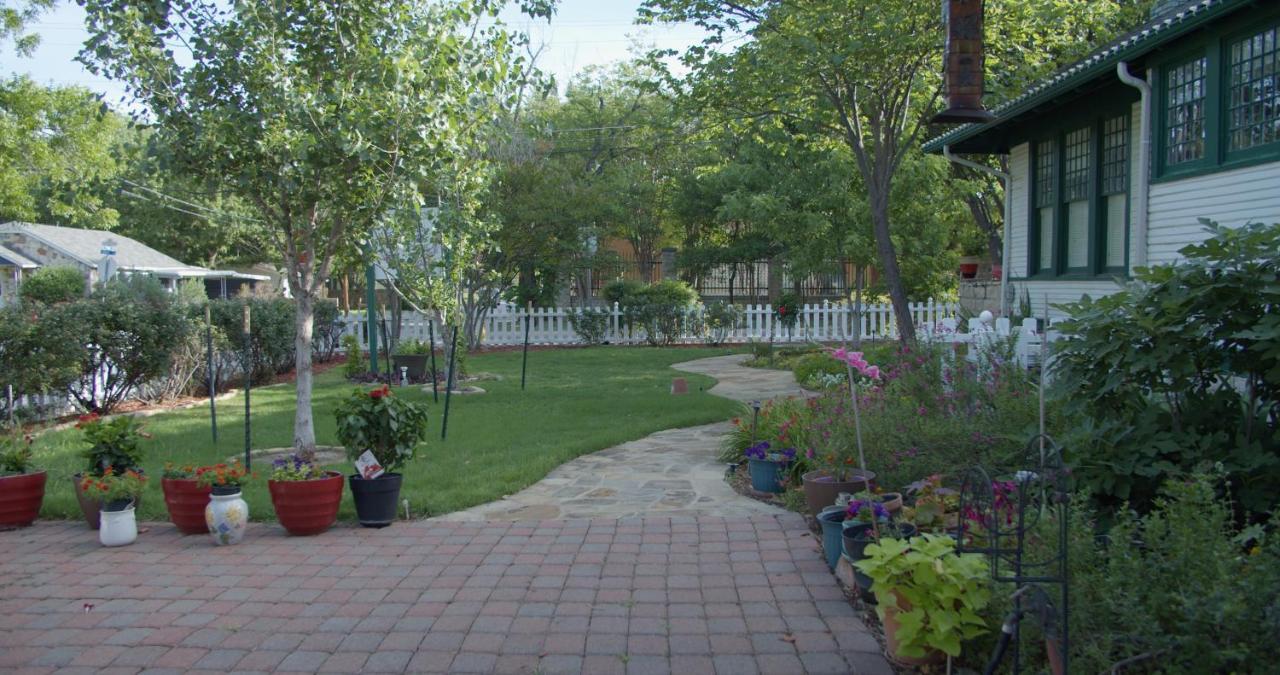 Granbury Gardens Bed And Breakfast 외부 사진