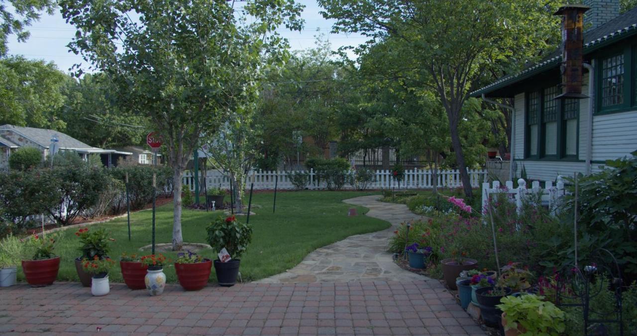 Granbury Gardens Bed And Breakfast 외부 사진